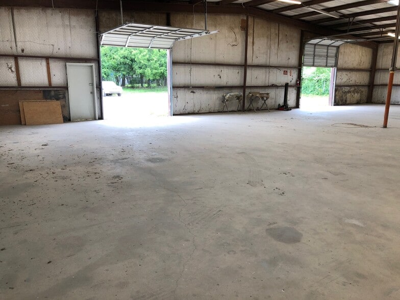 More Photos Of 124 Industrial Dr, Boerne Service For Lease