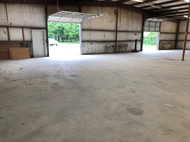 More Photos Of 124 Industrial Dr, Boerne Service For Lease