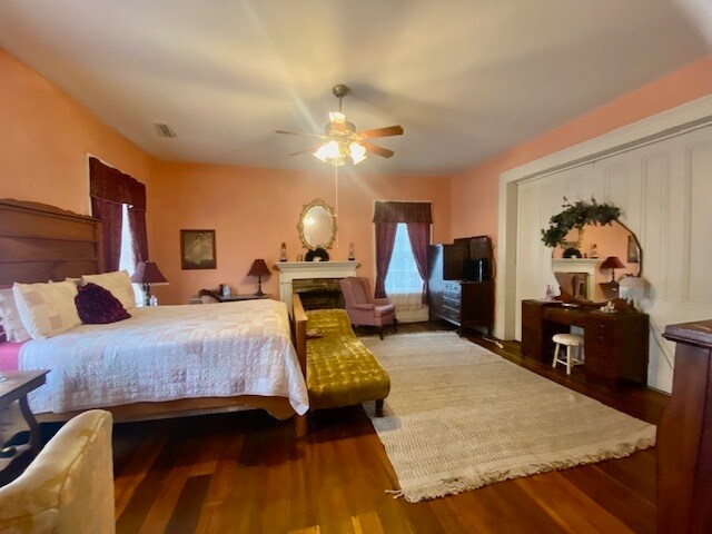 More Photos Of 313 S Green St, Glasgow Hospitality For Sale