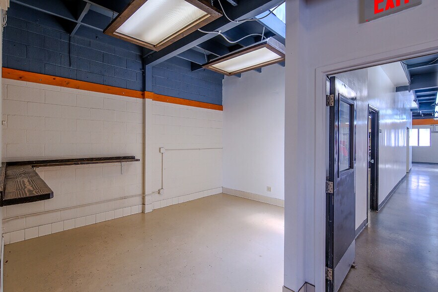 More Photos Of 227 W Maple Ave, Monrovia Manufacturing For Lease