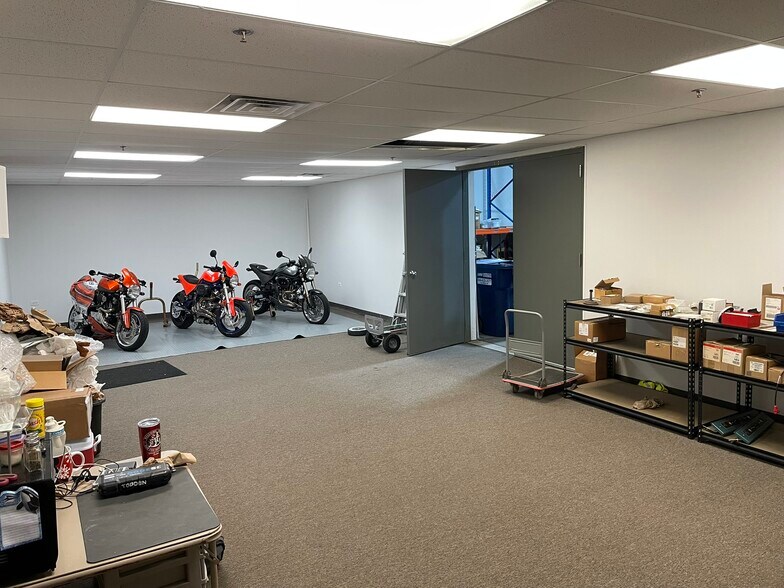 More Photos Of 747 Herra St, Elburn Light Manufacturing For Lease