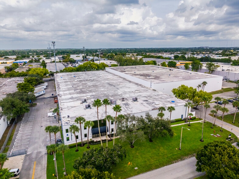 More Photos Of 5255 NW 159th St, Miami Lakes Distribution For Lease