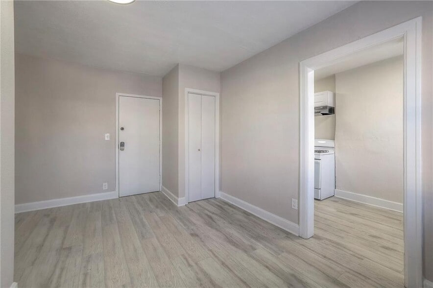 More Photos Of 109 E 40th St, Kansas City Apartments For Sale