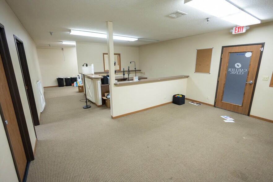More Photos Of 2004 Highland Ave, Eau Claire Office For Lease