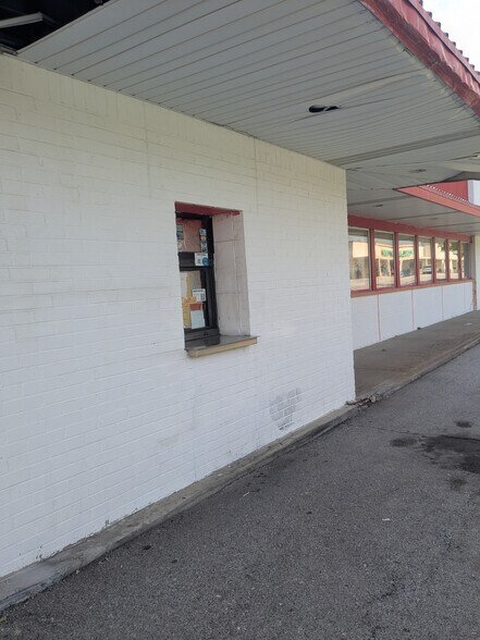 More Photos Of 13034 Kansas Ave, Bonner Springs Restaurant For Lease