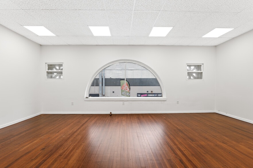 More Photos Of 48 Commerce St, Newark Office For Lease