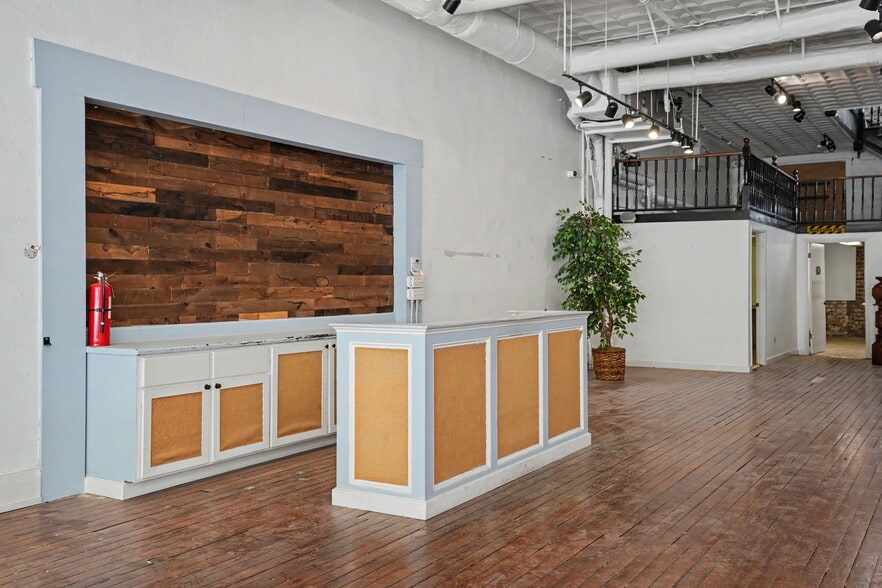 More Photos Of 318 W Broughton St, Savannah Storefront Retail Residential For Lease