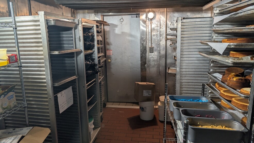 More Photos Of 5742-5744 N Milwaukee Ave, Chicago Storefront Retail Residential For Lease