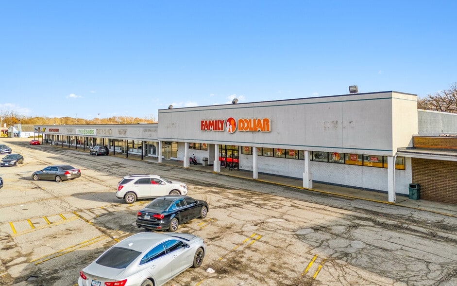 More Photos Of 6100-6136 Broadway, Merrillville Supermarket For Sale