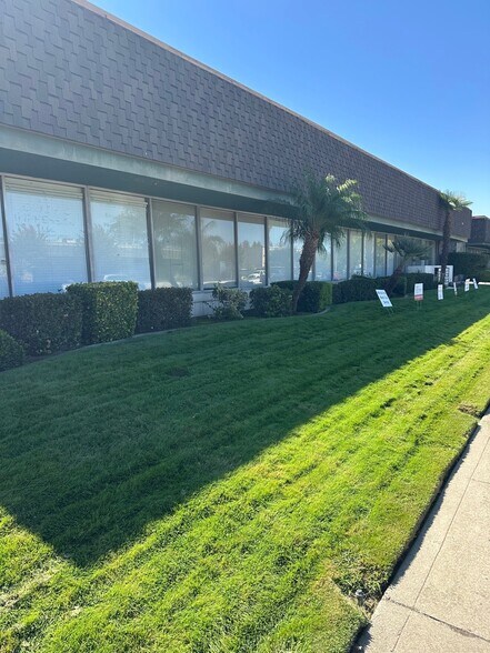 More Photos Of 1350 W Robinhood Dr, Stockton Office For Lease