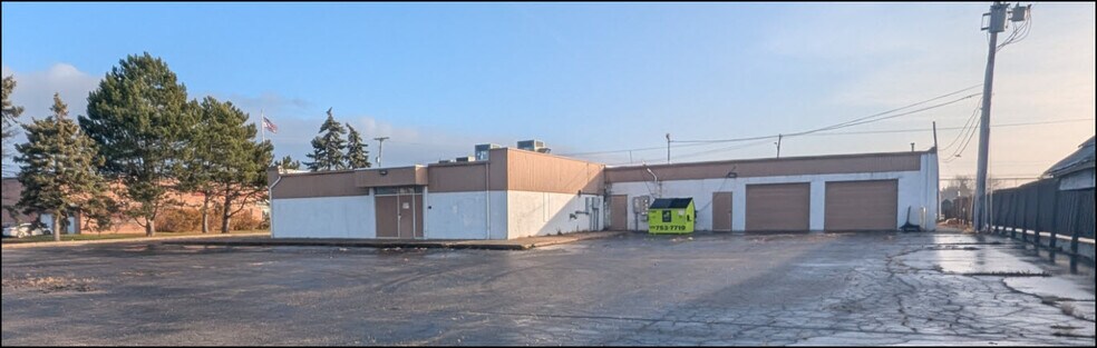More Photos Of 2829-2835 Bay Rd, Saginaw General Retail For Lease