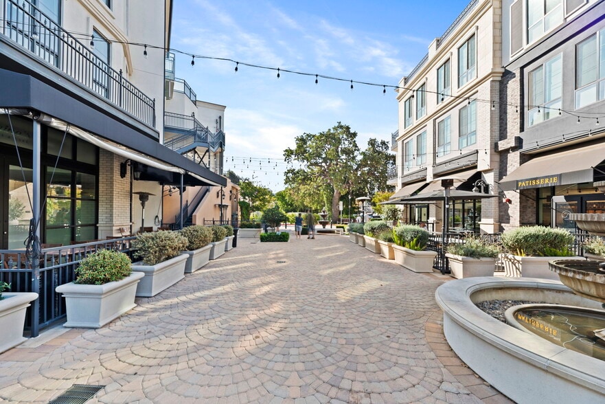 More Photos Of 1710 E Thousand Oaks Blvd, Thousand Oaks Apartments For Lease