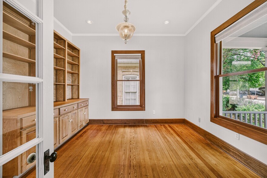 More Photos Of 812 W 10th St, Austin Office For Sale