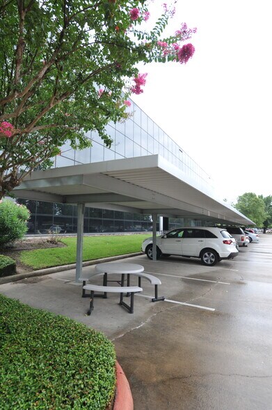 More Photos Of 15425 N I-45, Houston Office For Sale