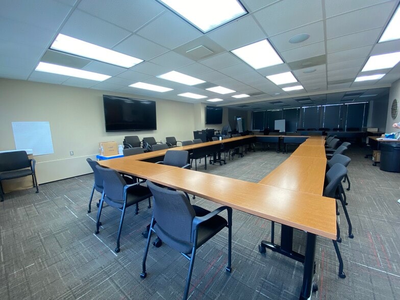 More Photos Of 1202 Westrac Dr, Fargo Office For Lease