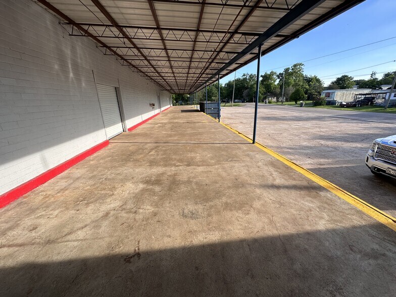 More Photos Of 1605 Cottonwood, Bay City Warehouse For Sale