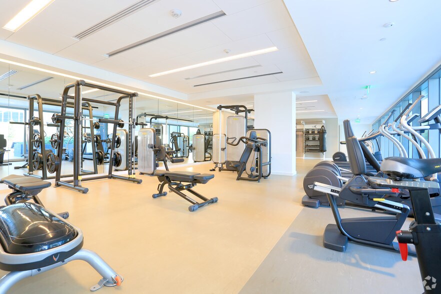 More Photos Of 399 Fremont St, San Francisco Apartments For Lease