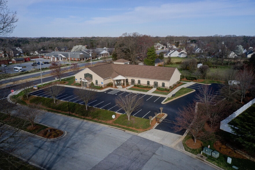 More Photos Of 3911 Fountain Grove Dr, High Point Medical For Lease