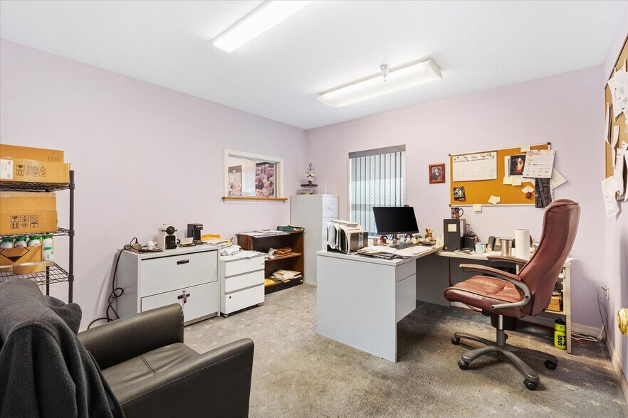 More Photos Of 1103 Thomas Ave, Leesburg Warehouse For Lease