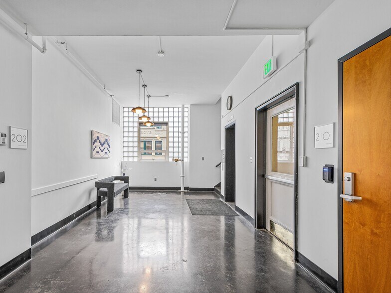 More Photos Of 14 O'Henry Ave, Asheville Loft Creative Space For Lease