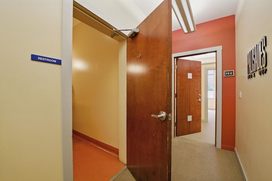 More Photos Of 1717-1719 Powell St, San Francisco Office For Lease