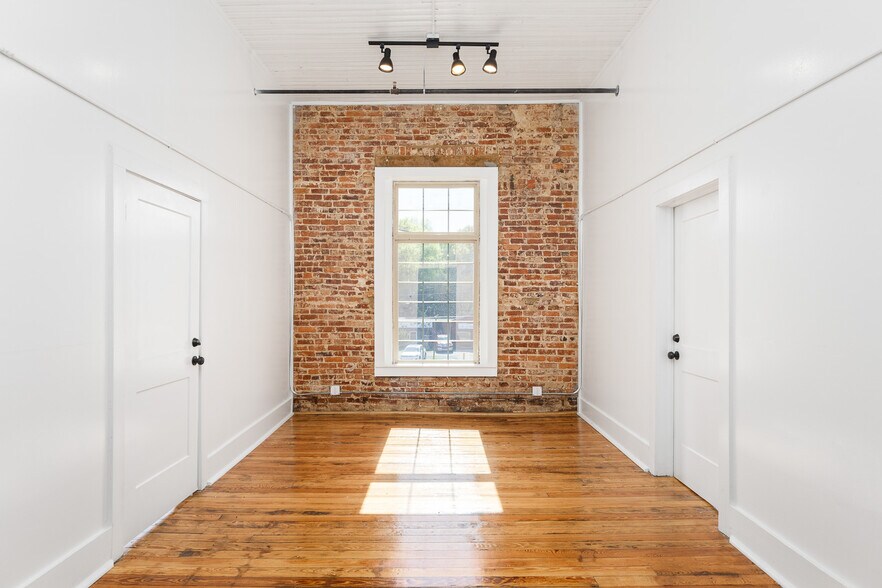 More Photos Of 1403 Huntsville Rd, Florence Coworking Space