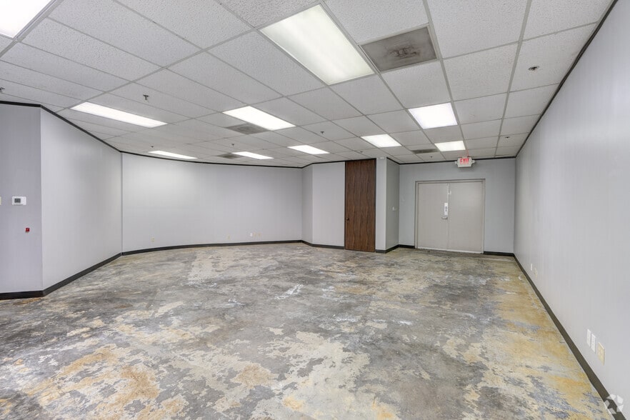 More Photos Of 17449-17497 Village Green Dr, Houston Unknown For Lease