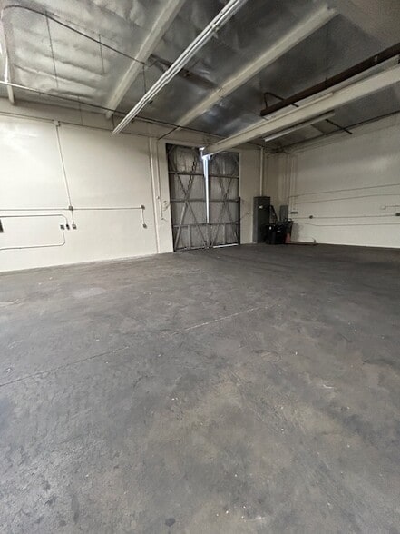 More Photos Of 537 E Gardena Blvd, Carson Manufacturing For Lease