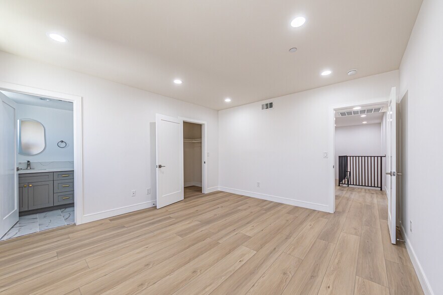 More Photos Of 5436 Romaine St, Los Angeles Apartments For Sale