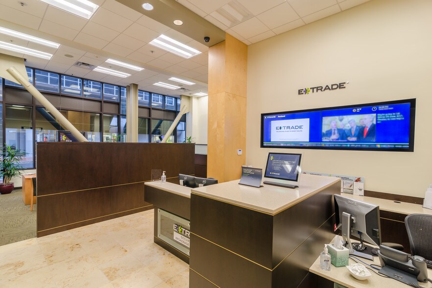 More Photos Of 500-510 SW 5th Ave, Portland Loft Creative Space For Lease