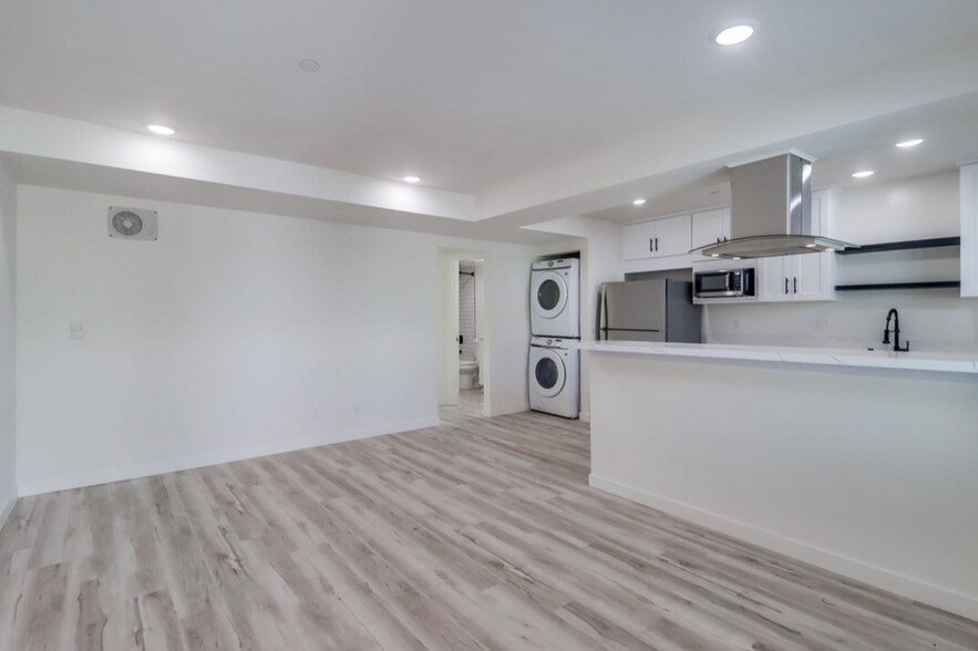 More Photos Of 1478 Hornblend St, San Diego Apartments For Sale