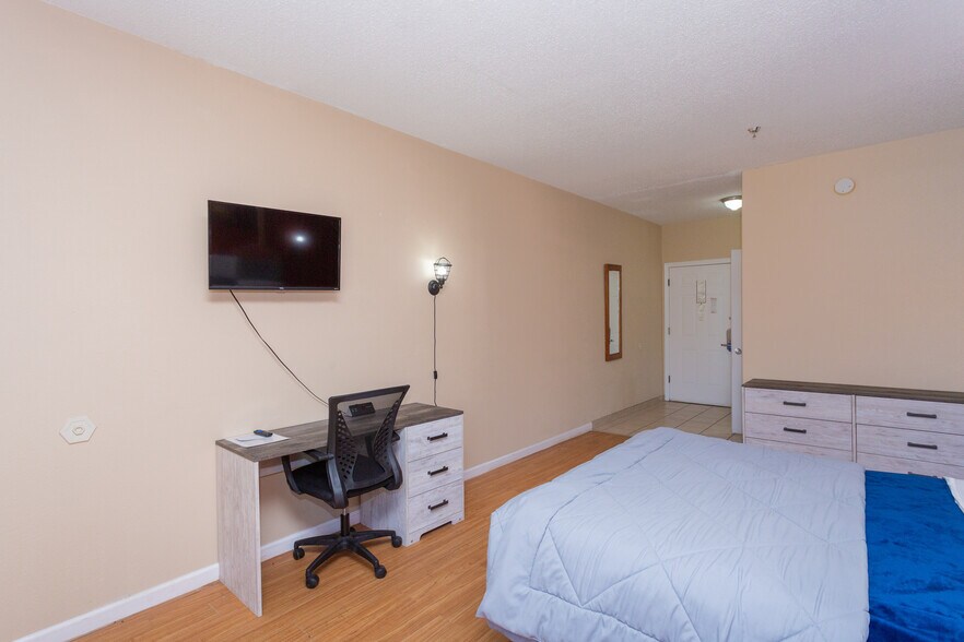 More Photos Of 2803 W 2nd St, Roswell Hotel For Sale