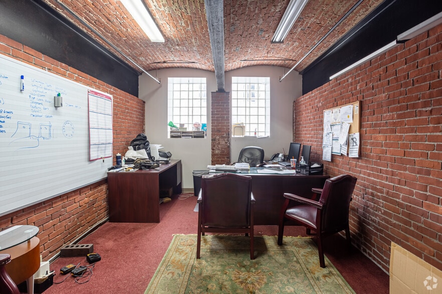 More Photos Of 60 Clayton St, Dorchester Office For Lease