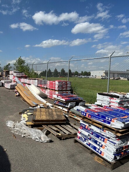 More Photos Of 5501 Clairemont Dr, Appleton Light Manufacturing For Lease