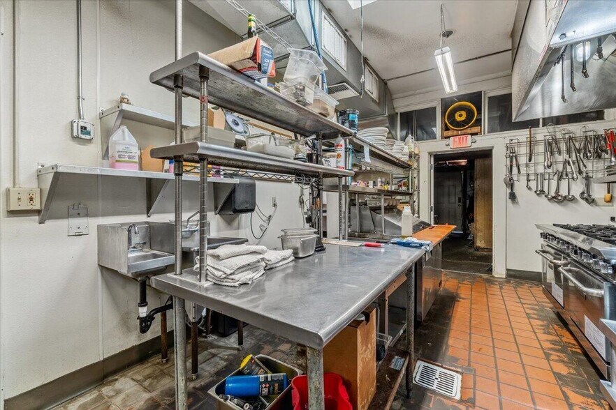 More Photos Of 315 Main St, Ferndale Hotel For Sale
