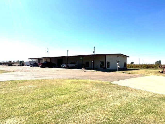 More Photos Of 7931 19th St, Lubbock Warehouse For Sale