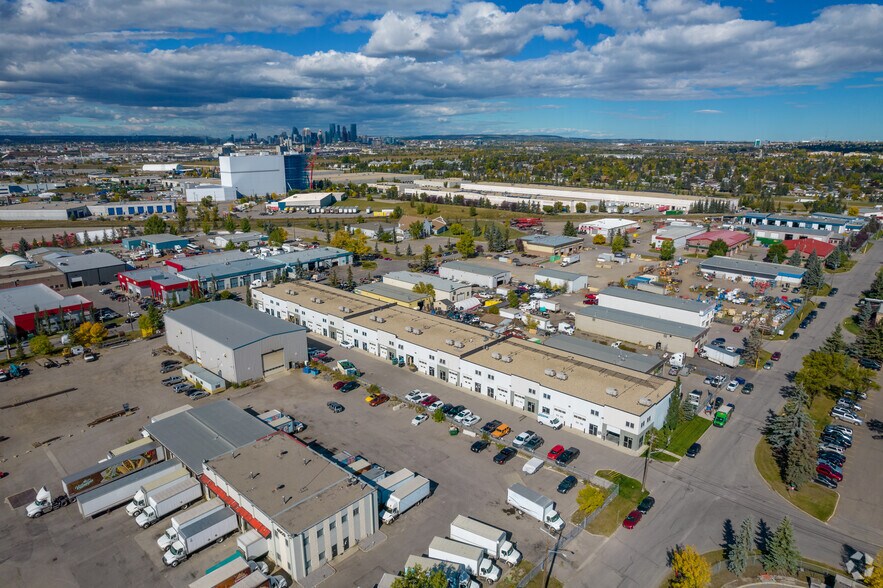 More Photos Of 4807 32nd St SE, Calgary Warehouse For Lease