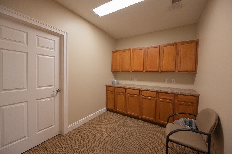 More Photos Of 7775 Cooper Rd, Montgomery Office For Lease