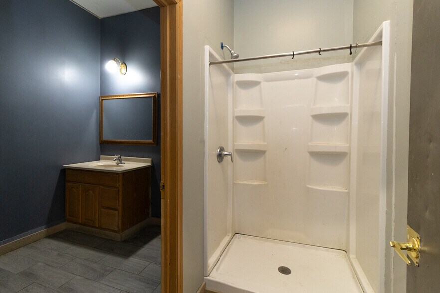More Photos Of 1321 Payne Ave, Saint Paul Storefront Retail Residential For Sale