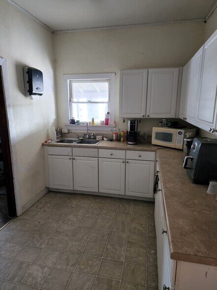 More Photos Of 1951 S Magnolia Ave, Luling Land For Sale