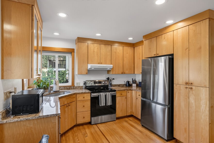 More Photos Of 407 Huskey Rd, Mosier Specialty For Sale