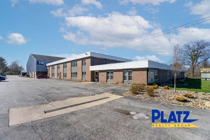 More Photos Of 5500 Market St, Youngstown Office For Lease