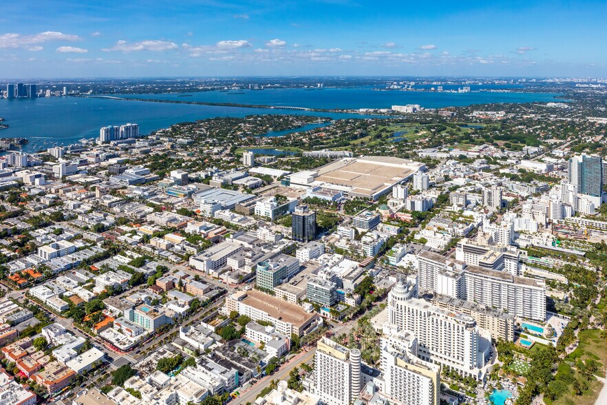 More Photos Of 541-551 Lincoln Rd, Miami Beach Storefront For Lease