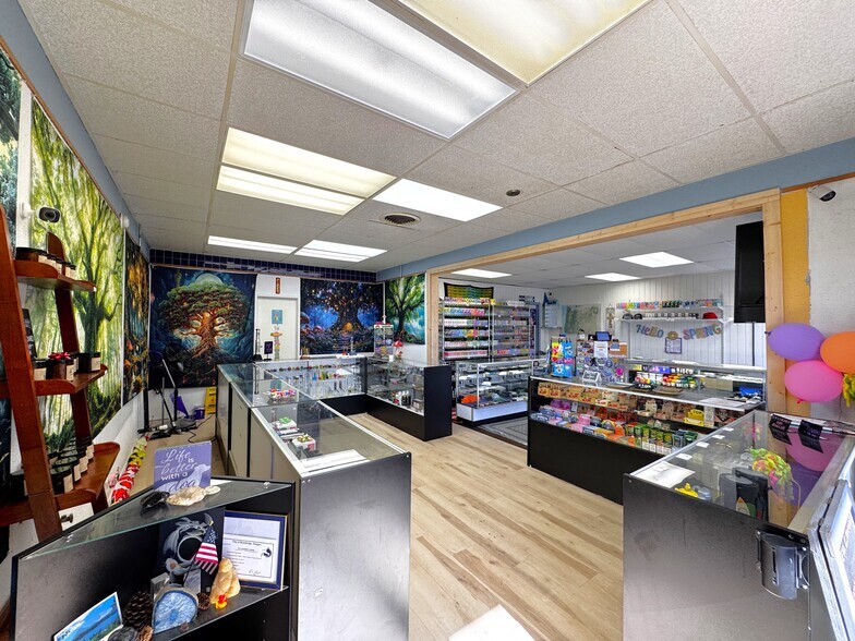 More Photos Of 1240 Chetco Ave, Brookings General Retail For Sale