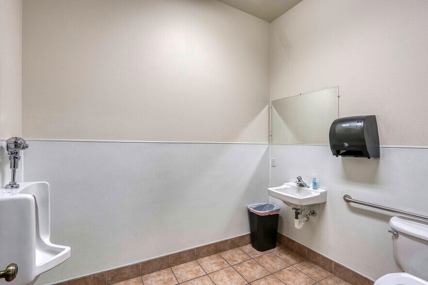 More Photos Of 316 N 2nd Ave, Sandpoint Office For Lease
