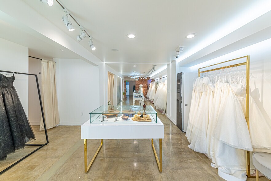 More Photos Of 330 N Western Ave, Los Angeles Storefront Retail Office For Lease