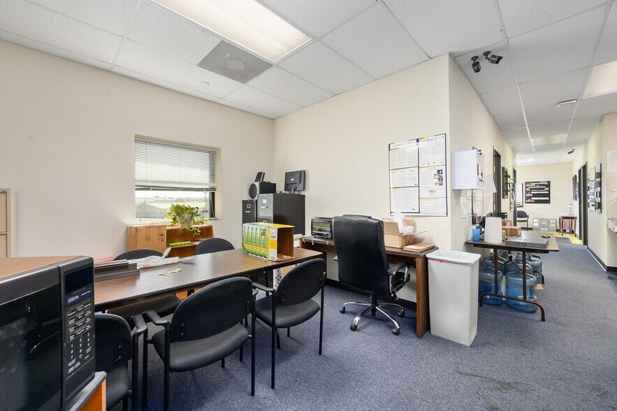 More Photos Of 165 Tecon Cv, Buda Warehouse For Lease