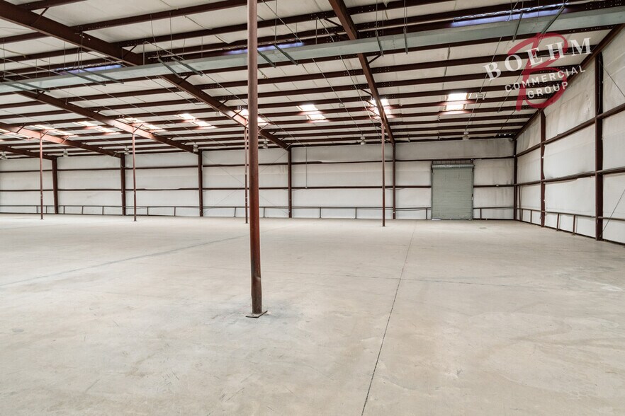 More Photos Of 995 Industrial Blvd, Del Rio Distribution For Lease