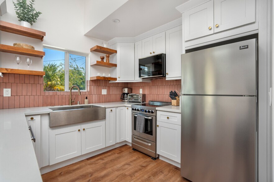 More Photos Of 8430 Wiley Post Ave, Los Angeles Multifamily For Sale