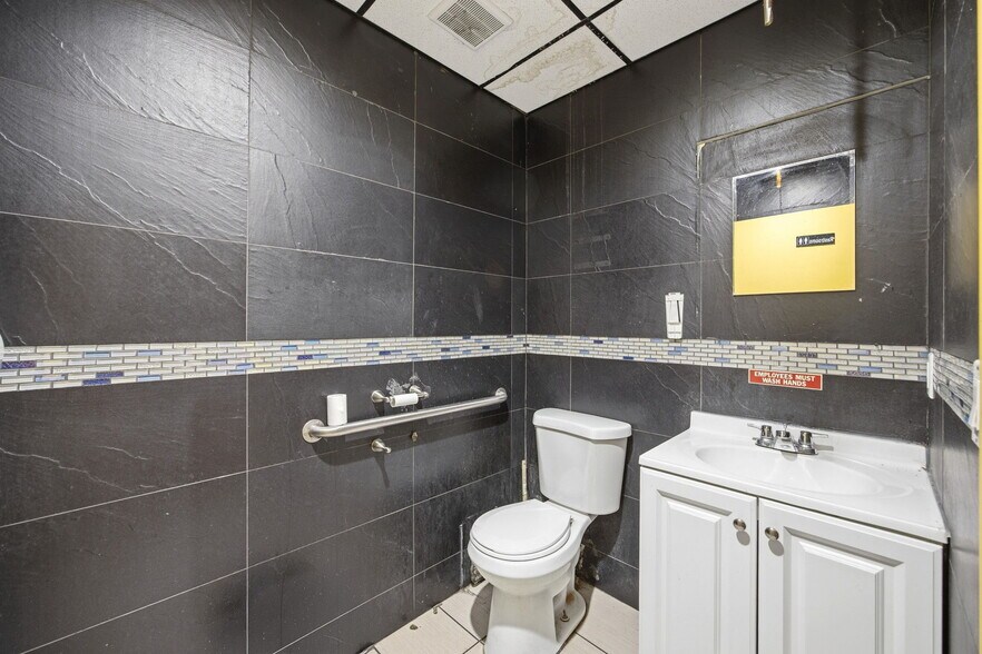 More Photos Of 136-21 41st Ave, Flushing Storefront Retail Office For Sale